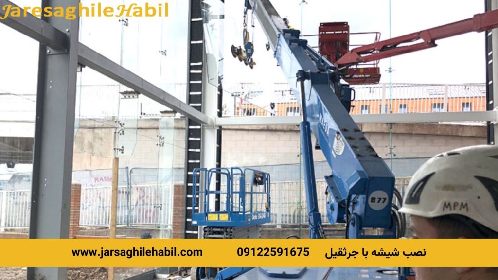 نصب شیشه با جرثقیل